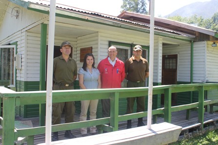 Gobernador Hölck visitó a Carabineros en la avanzada Chabranco, Futrono